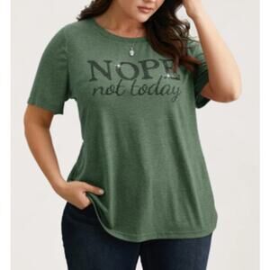 BLOOMCHIC 18-20 2X Plus Green Print Letter Rhinestone Round Neck T-Shirt NWT B37
